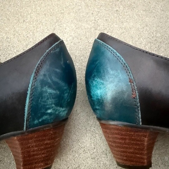 Elegant Brown and Teal Ankle Booties - Picture 5 of 6